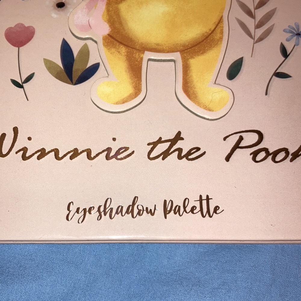 HP🎊🎊Winnie The Pooh Eyeshadow Pallet - Picture 3 of 10